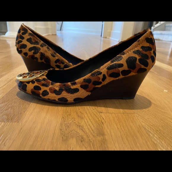 Tory Burch “Sophie” wedge heels, size 9 - Picture 4 of 7